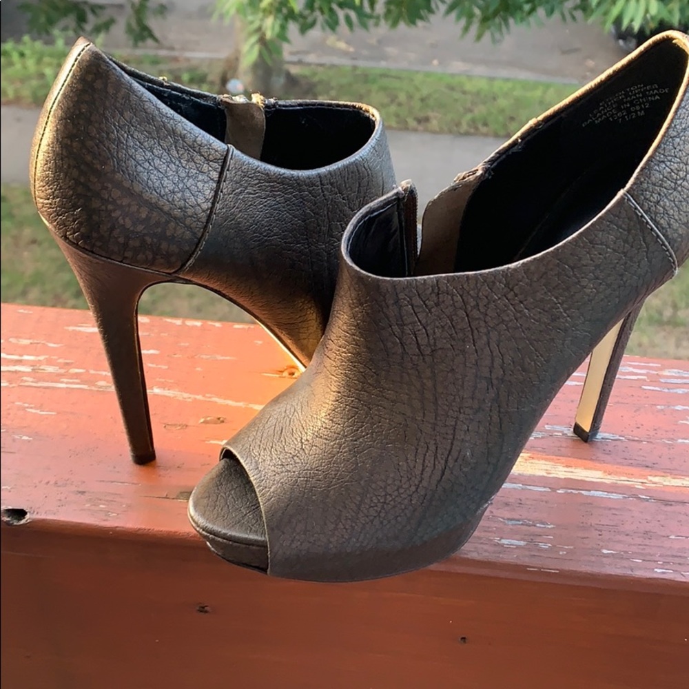 Boutique 9 peep toe